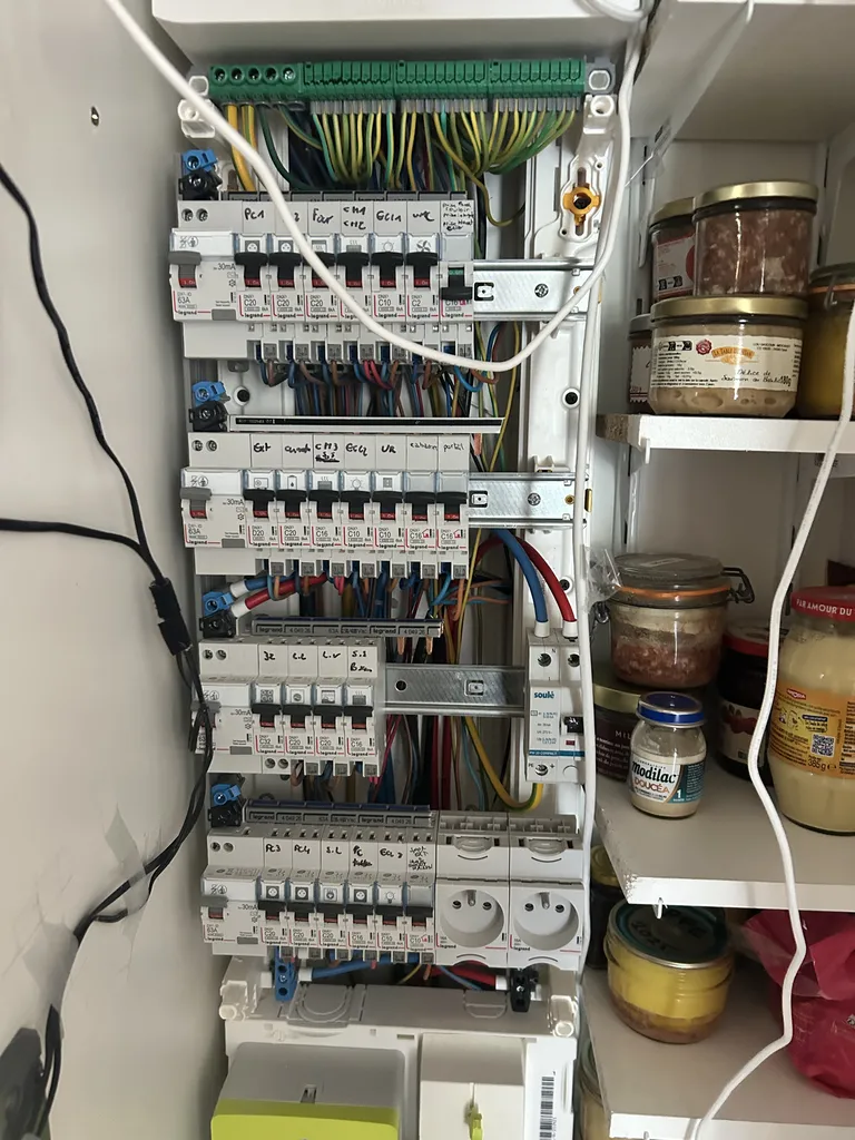 À Talence 33400 audit technique électrique et diagnostic de puissance avant l'installation de borne de recharge pour garantir la conformité de votre système domestique.