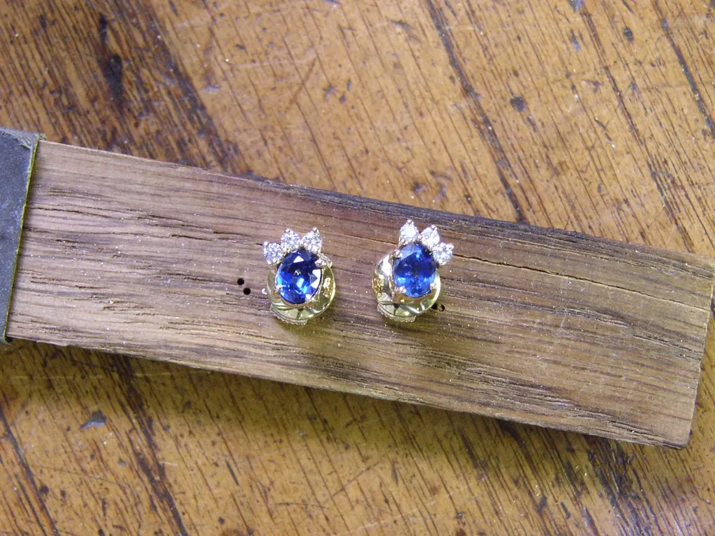 Boucles d'oreilles saphirs et diamants