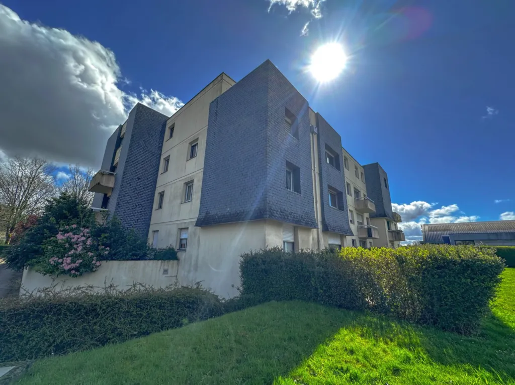 Appartement avec deux chambres,  1  parking  et  une cave  à Mont Saint Aignan  76130