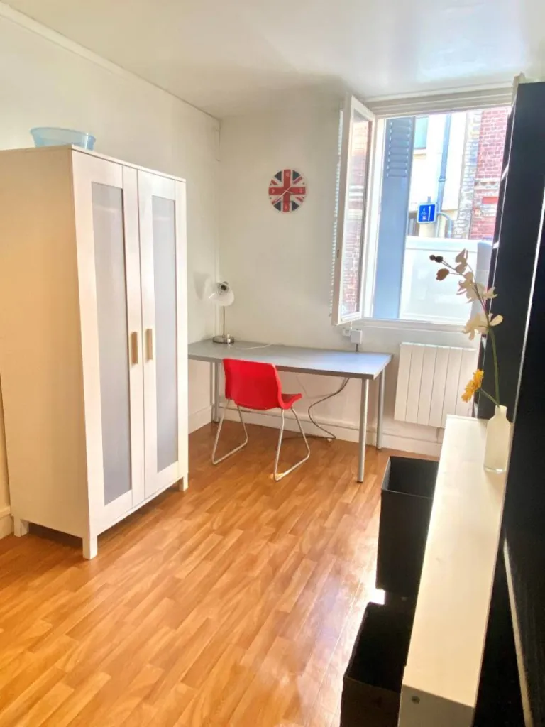 Studio entièrement meublé