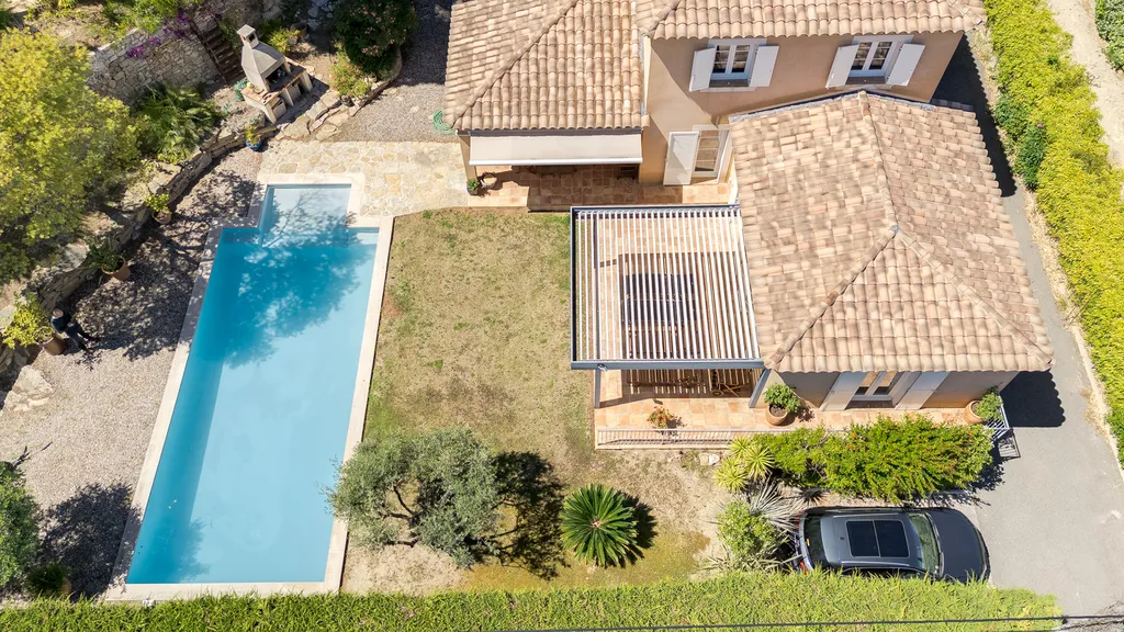 Vente maison Cassis au cœur du village au calme absolu avec piscine, garage et vue sur le Cap Canaille