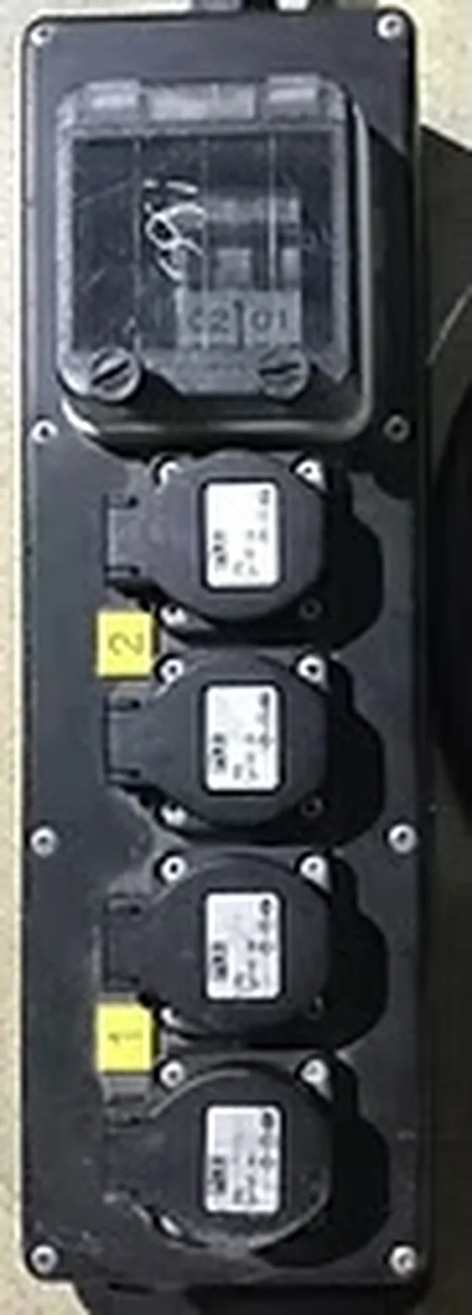 DISTRIBUTEUR 32A MONO VERS 4 PRISES 16A MONO