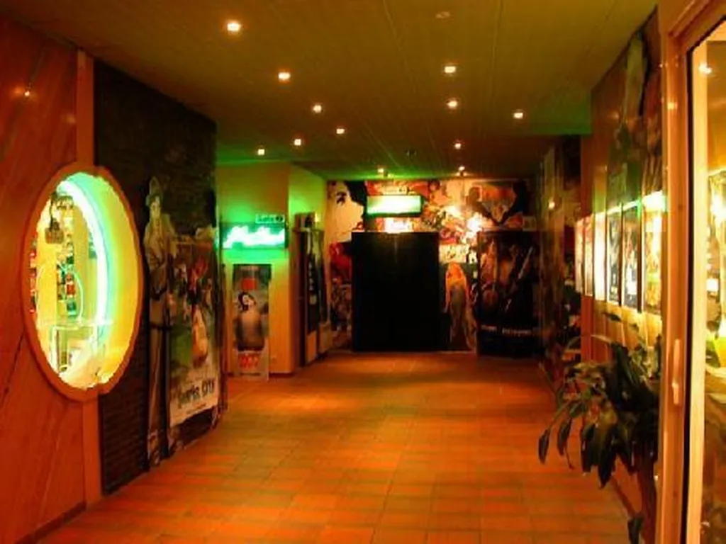 AMENAGEMENT D'INTERIEUR ET FABRICATION DE PORTE-AFFICHES