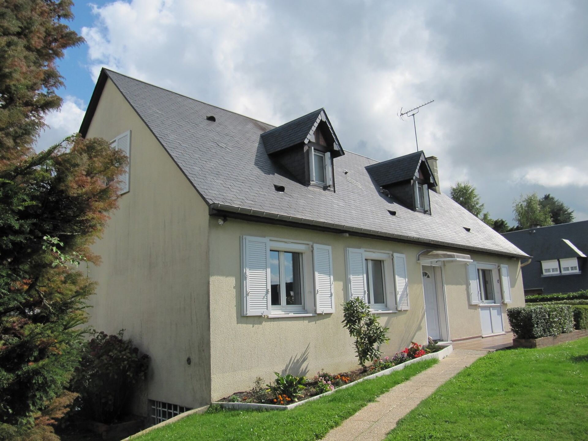 Maison traditionnelle T7 LISIEUX, proche centre-ville, Calvados 14