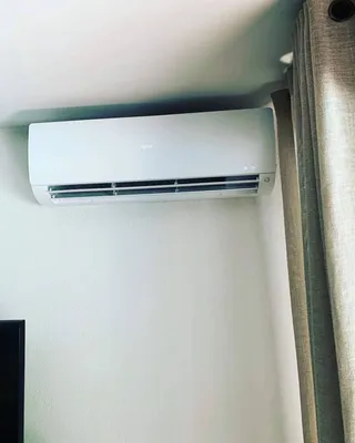 Installation d'une climatisation murale Haier Flexis dans un appartement à Antibes