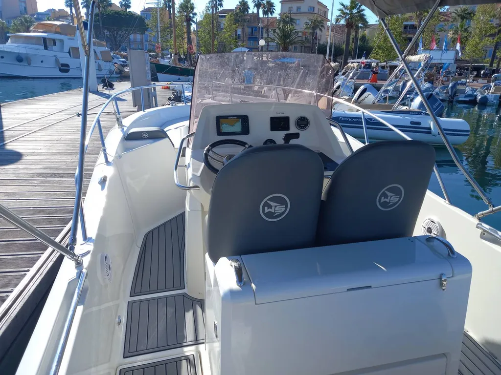 A Louer vedette haut de gamme White Shark Bandol