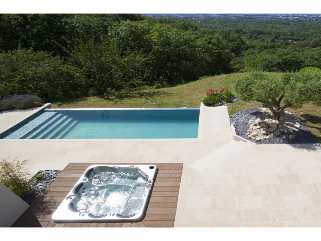 photos de spas en situation vue aérienne spa et piscine