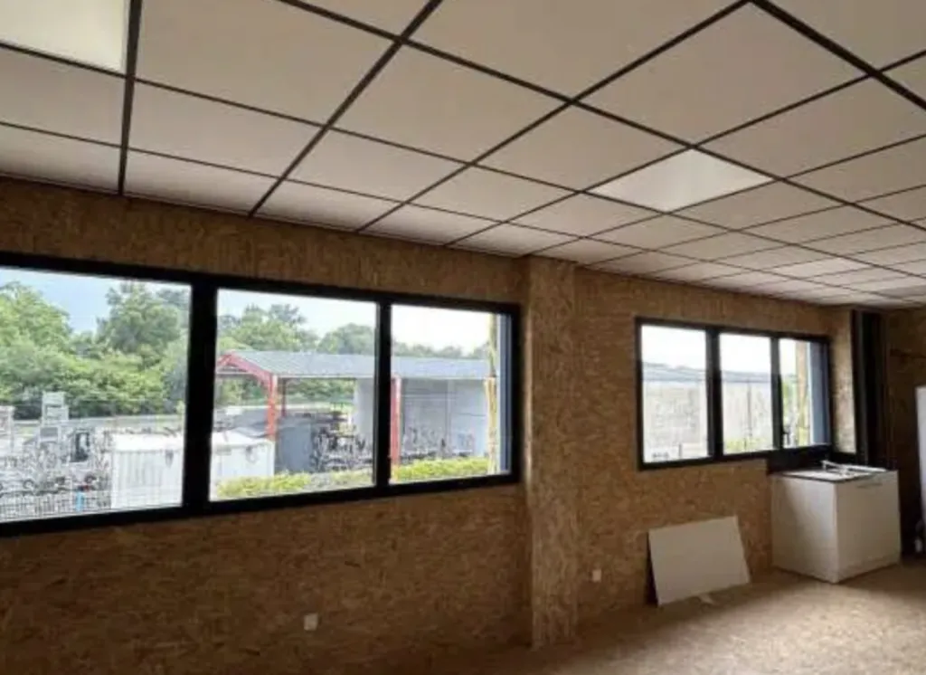 TANCARVILLE - A VENDRE LOCAUX D'ACTIVTE DE 3 300 m²