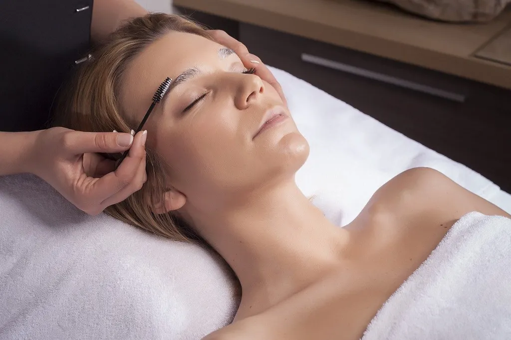 Brow lift beaux sourcils à Toulouse