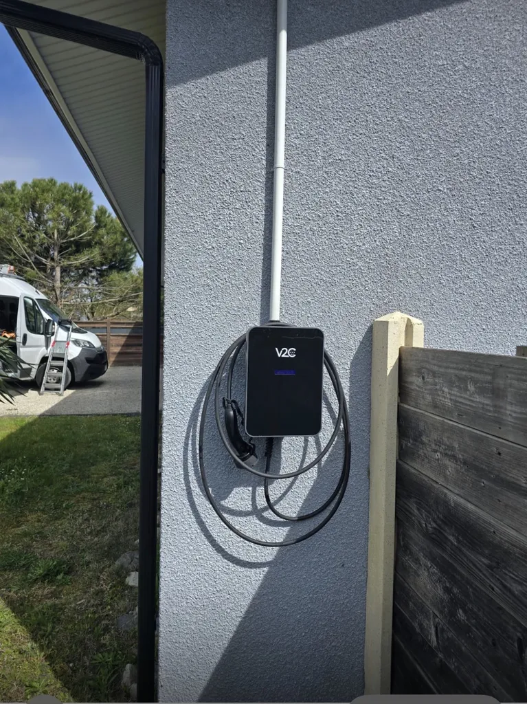 À Bordeaux 33000 et sur toute la Gironde, installation haut de gamme de borne de recharge avec finitions invisibles pour une transition énergétique vers le véhicule électrique.