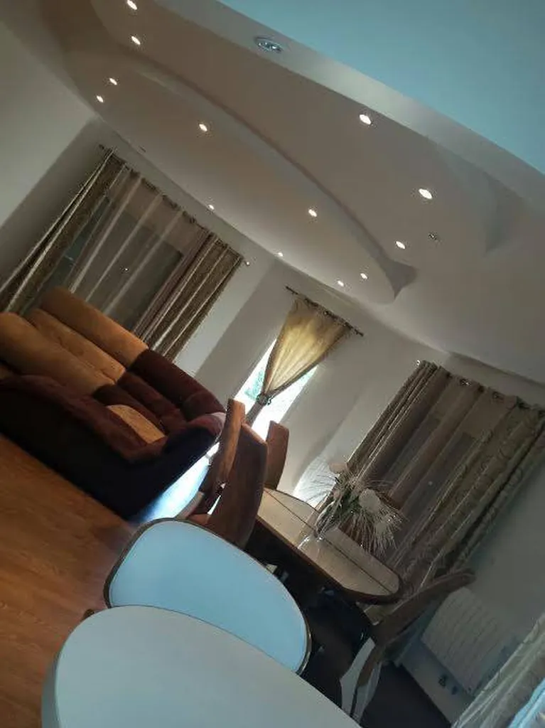 PLAFOND ELYPSE ET MURS EN PEINTURE ACRYLIQUE FINE- TERRE DU MONDE