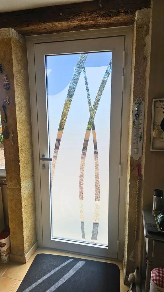 Remplacement porte d'entrée en aluminium bicolore (intérieur blanc, extérieur gris) à Charlieu (42)