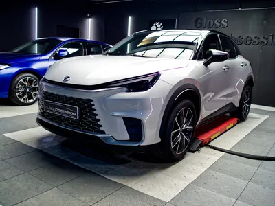 Film de protection XPEL posé sur Lexus LBX dans notre atelier de Vannes.