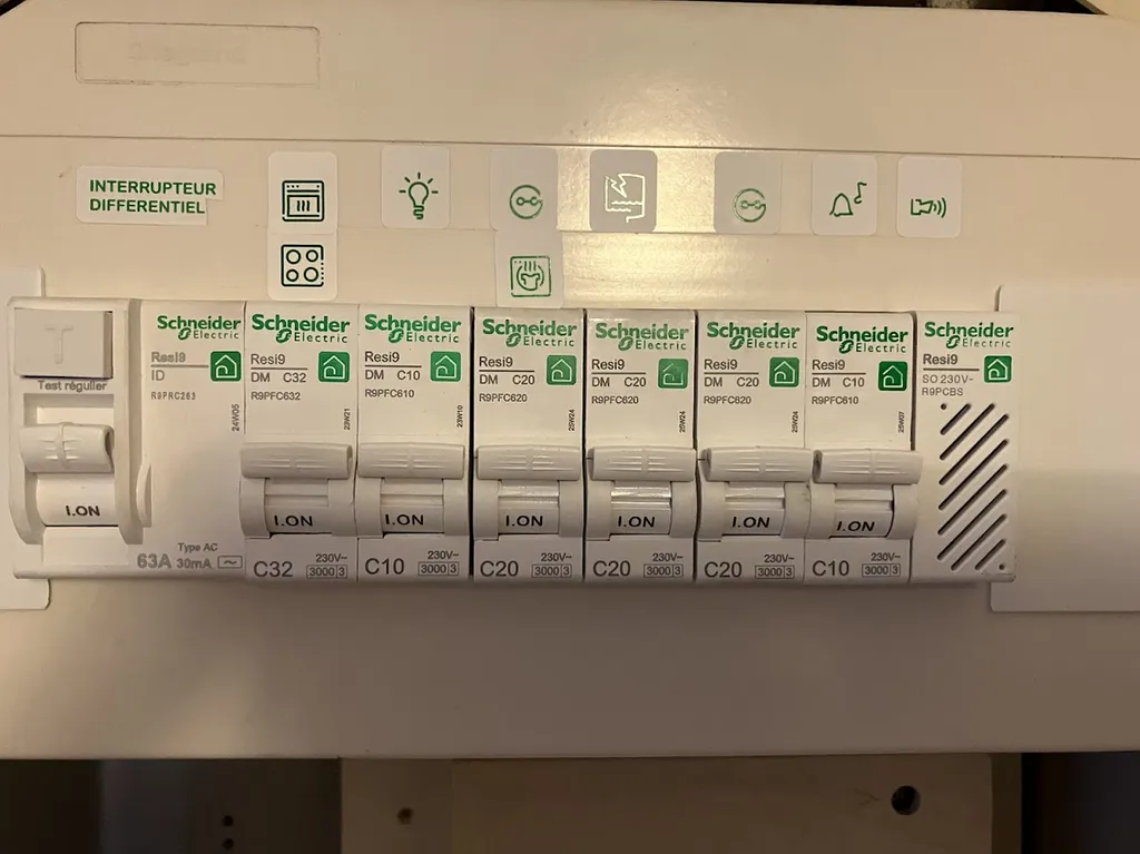 remplacer son tableau ancien par un nouveau Schneider par infiny elec à st gely du fesc