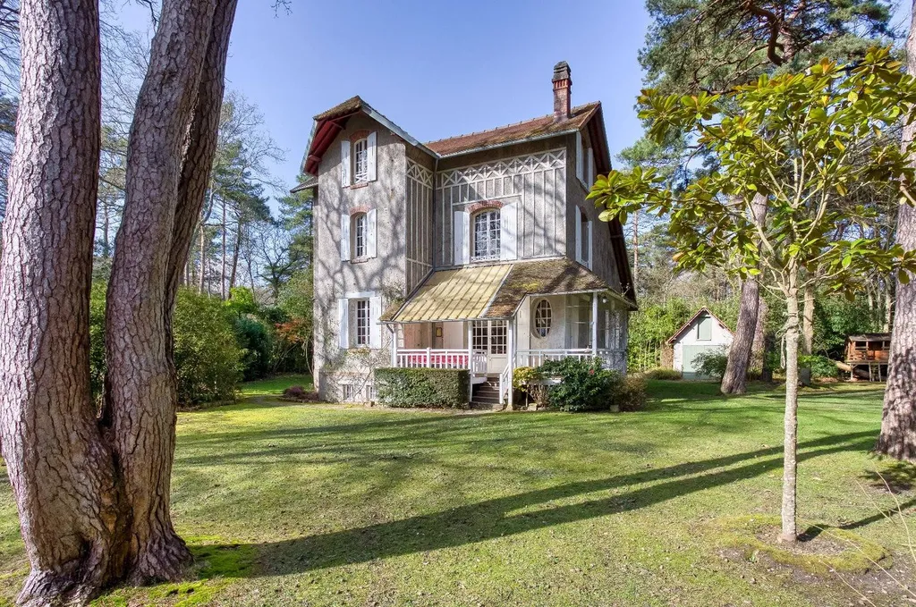 Maison de caractère de 245m² sur un jardin de 2 785m² à Sainte-Marguerite-sur-Mer - En Normandie.