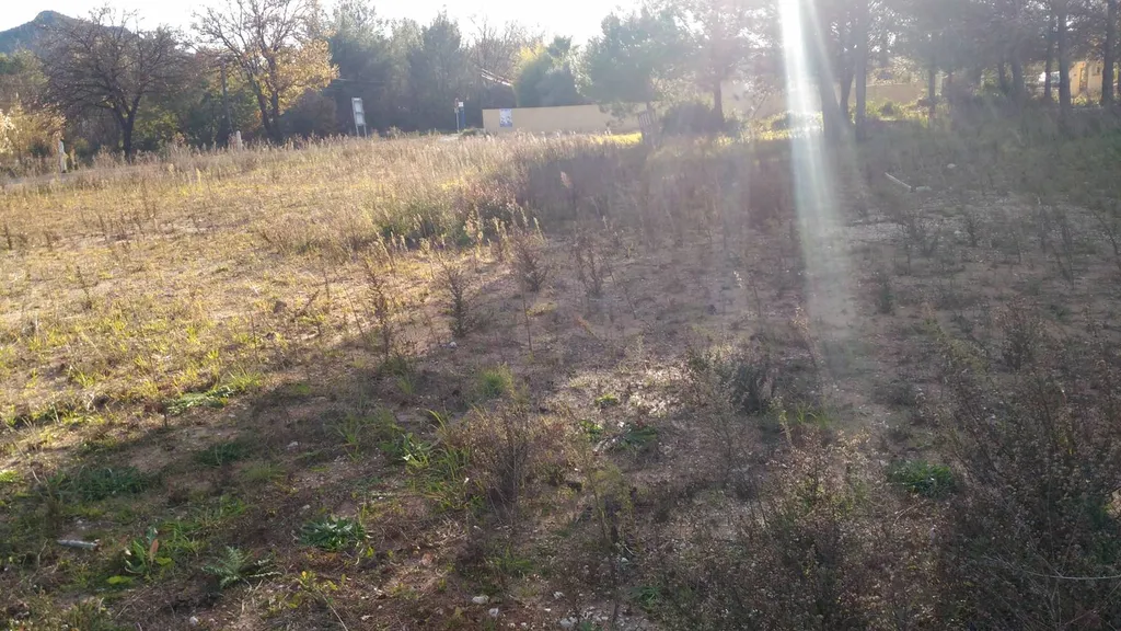 VENDU! Terrain de 1 100 m² - LA CRAU (SL 001)