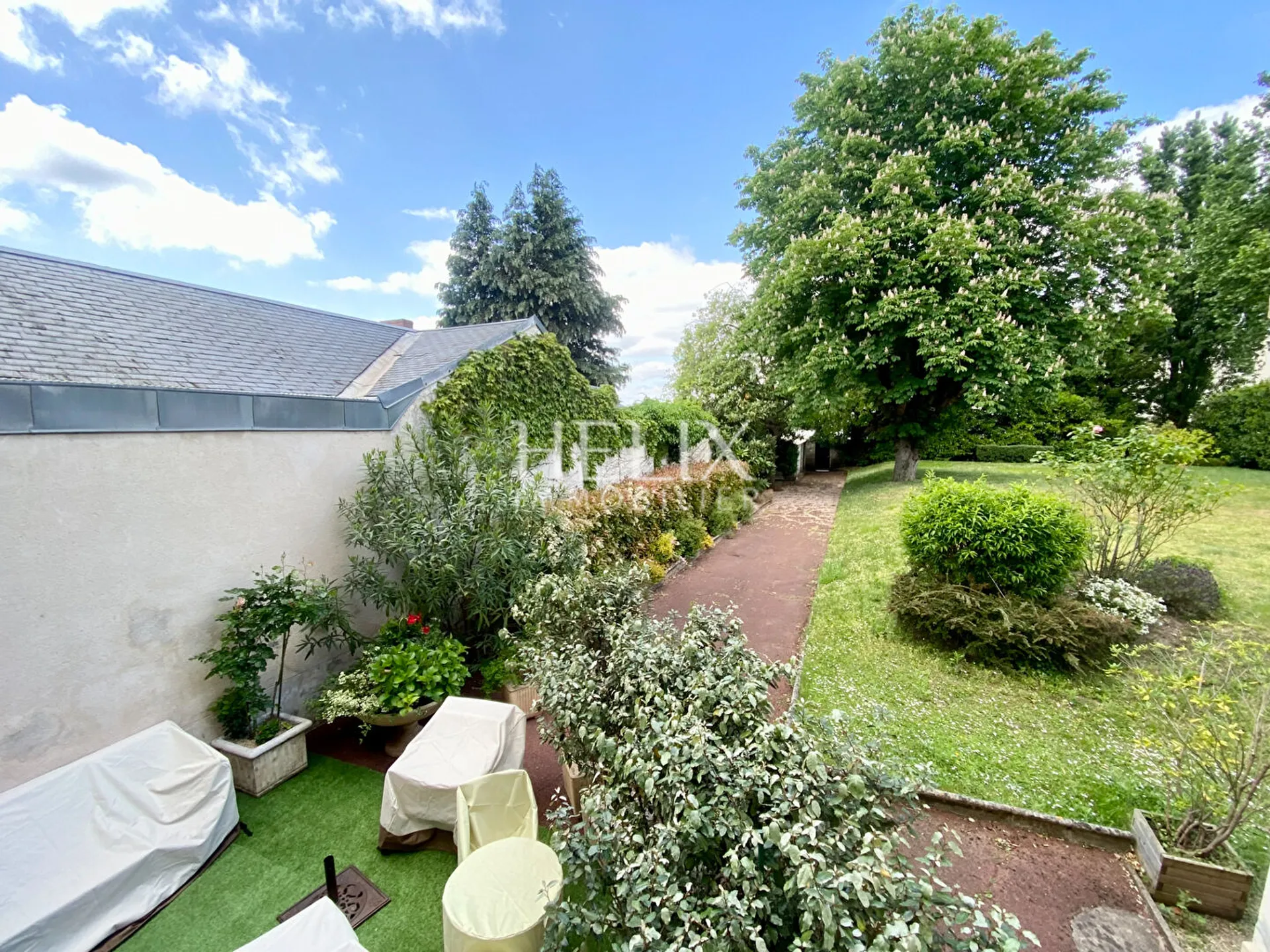 Saint Germain en Laye un appartement de 129 M2 au dernier étage près du château avec un box