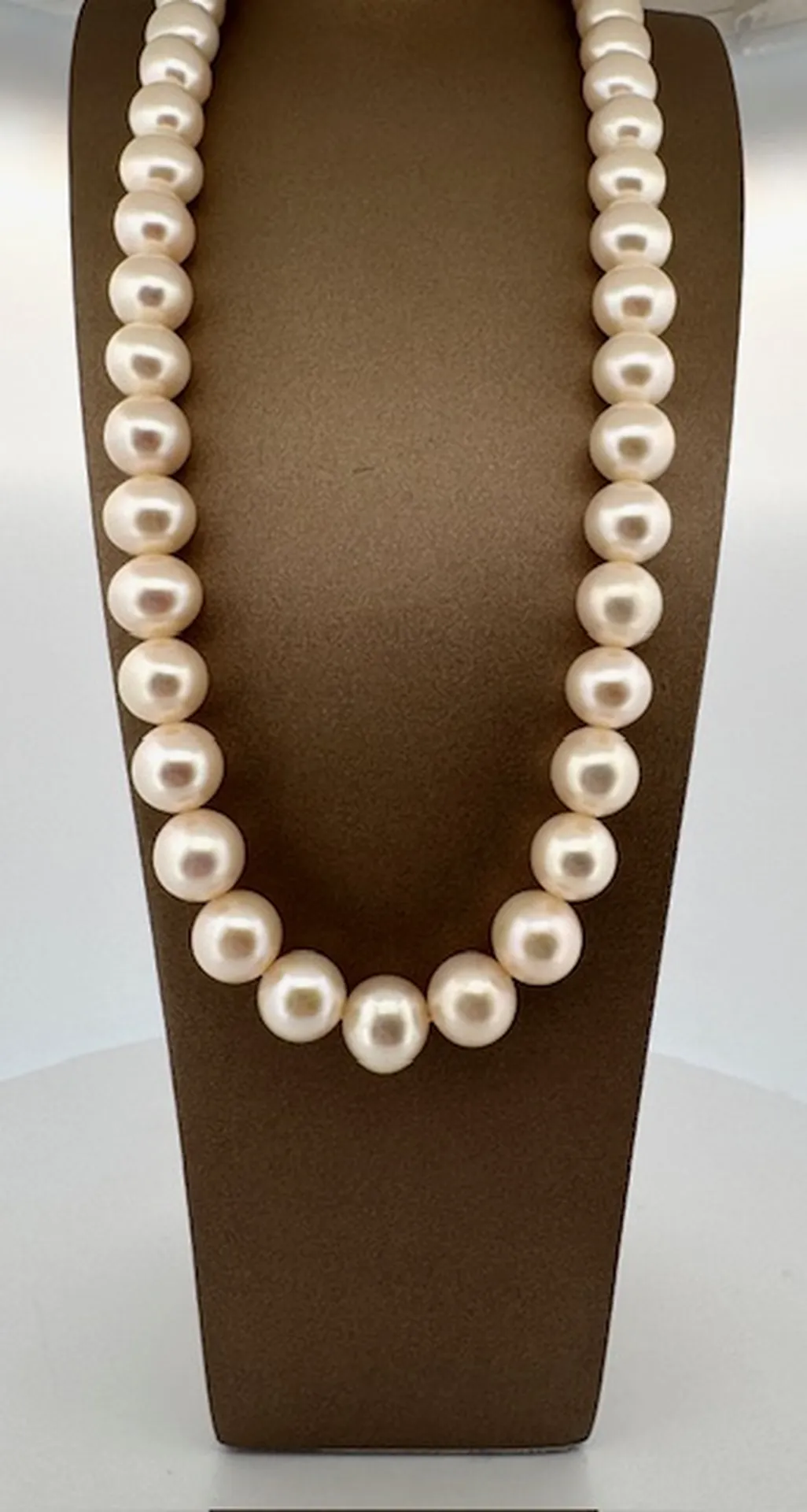 Élégant collier de perles eau douce 9.5 mm fermoir or 750 disponible en dépôt vente Or Ligne La Teste de Buch