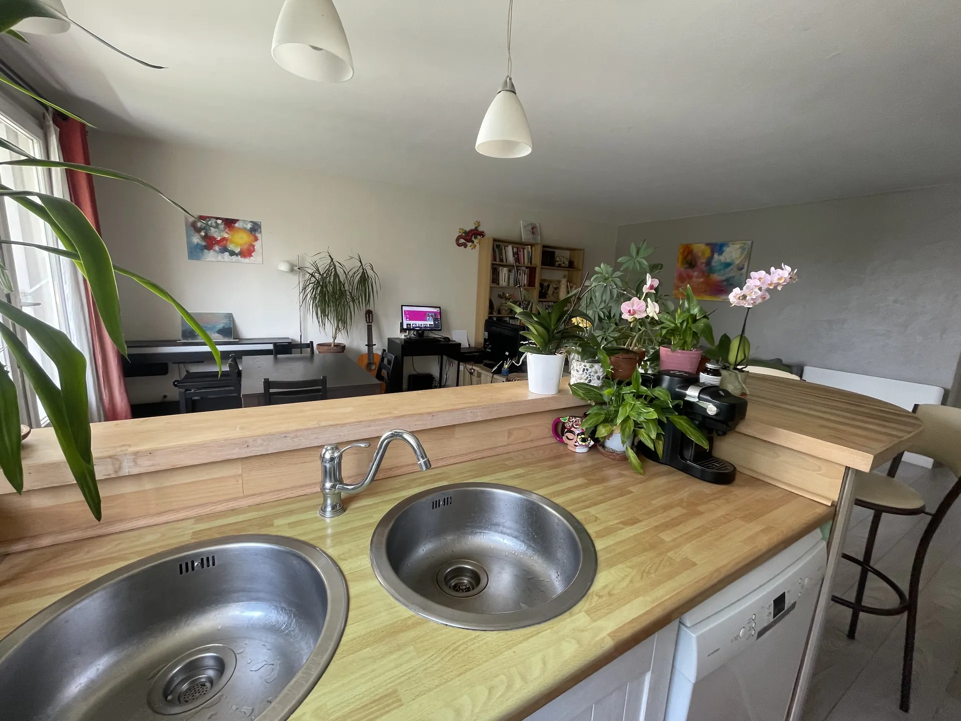A vendre Croissy bel appartement rénové 3 chambres avec balcon et box à deux pas de la British school