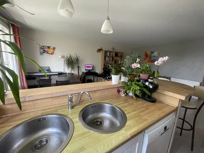 A vendre Croissy bel appartement rénové 3 chambres avec balcon et box à deux pas de la British school