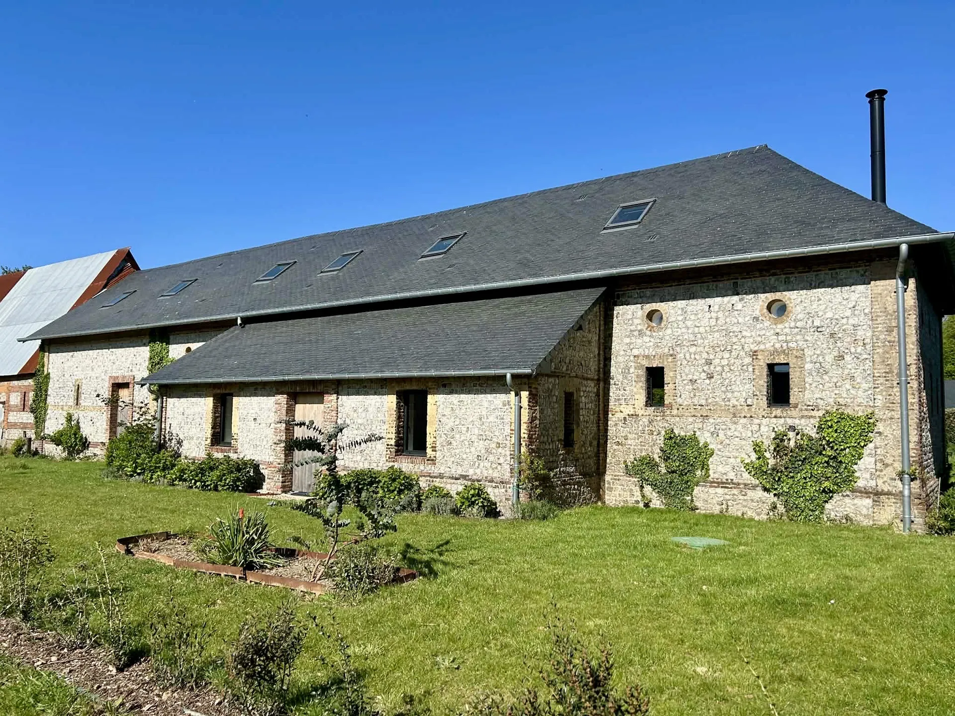 Terrassement d’un terrain côté rue jusqu'à l'ancien parking à côté de Valmont