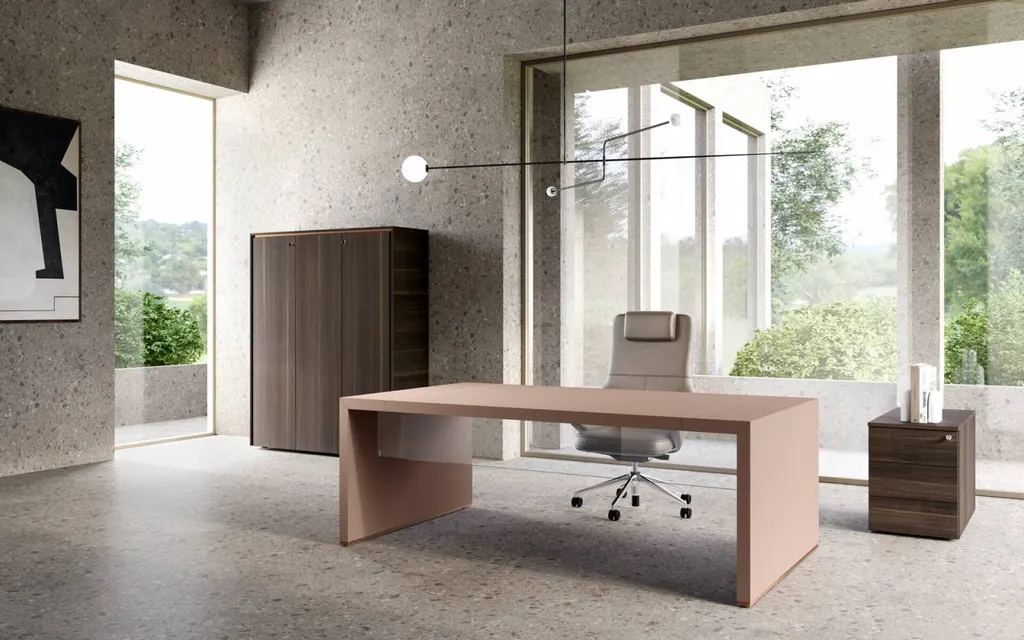 Bureau de direction bois BRIDGE du fabricant ABOUT OFFICE  avec fauteuil haut dossier cuir à NÎMES.