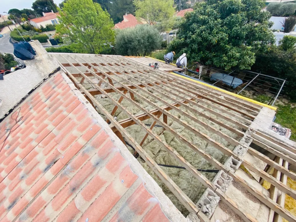 Changement d’une toiture de type PST Canal sur Martigues