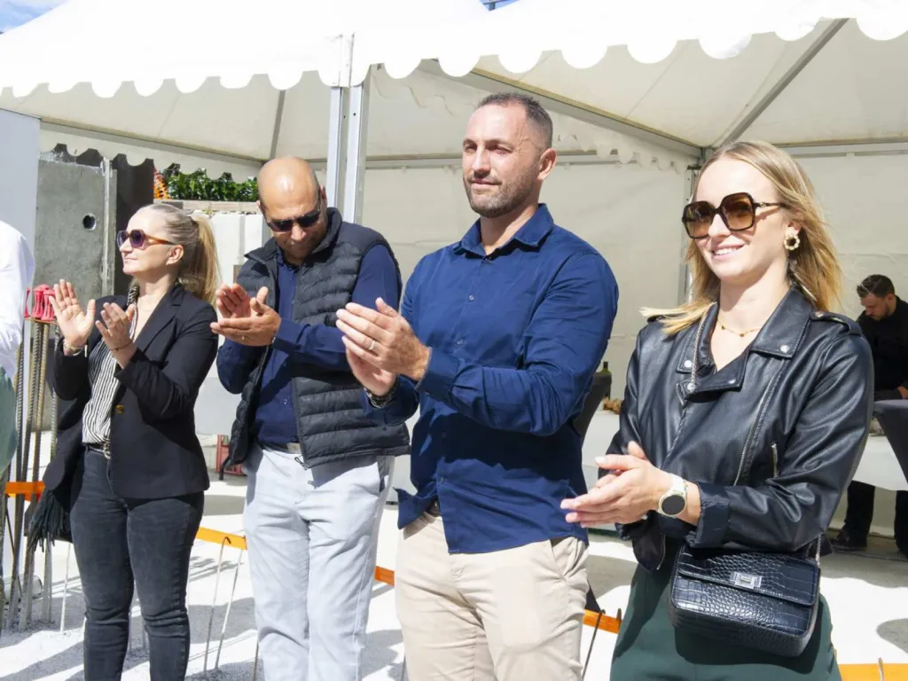 Photographe Pose de Première Pierre 