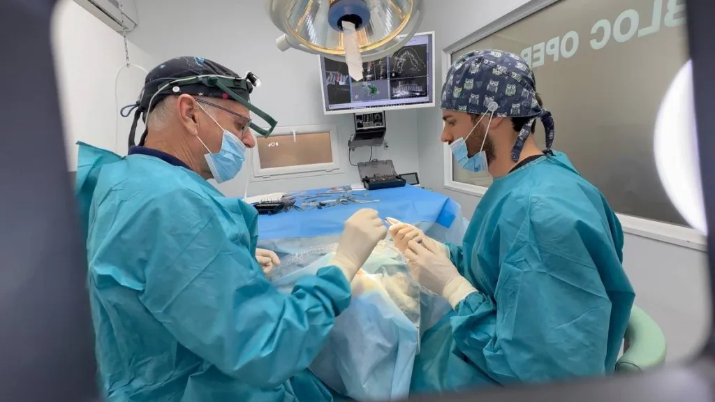 Docteur tourrolier didier Spécialiste chirurgie implantaire guidée sur marseille