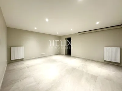 A louer maison contemporaine de 162 M² environ, parcelle environ 500 M² située dans un quartier résidentiel à Saint Germain en Laye, le calme, à proximité des écoles, collèges et lycées. 