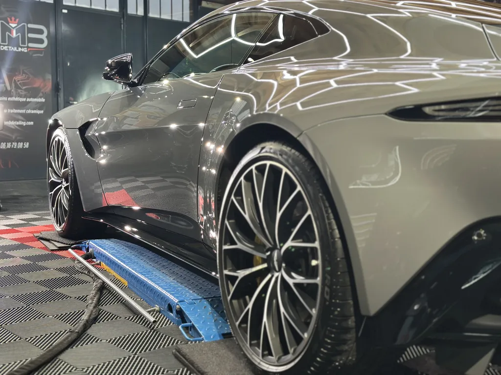 Protection Film PPF et traitement céramique carrosserie Aston Martin Vantage 