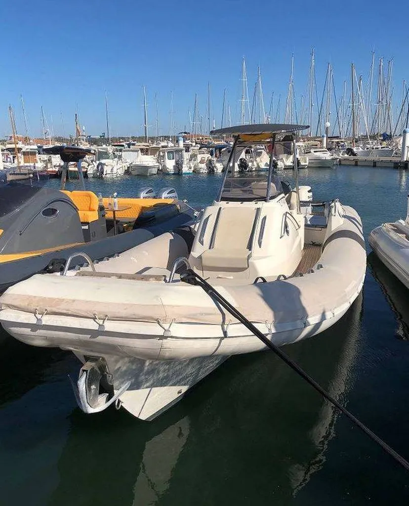 Bateau pneumatique d'occasion à vendre à Bandol Var