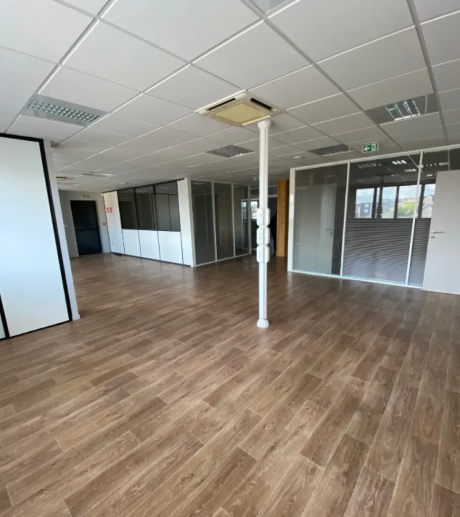 LE HAVRE - A LOUER Bureaux de 389 m² dans un immeuble en brique typique du Havre