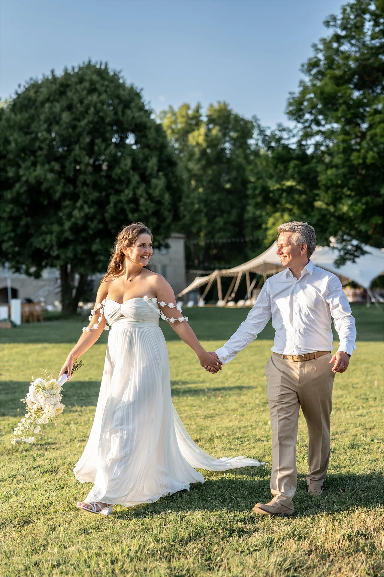 Domaine mariage champêtre proche d'Aix en Provence : avec 17 chambres et accès hélicoptère pour salle repas extérieur avec prestation groupe de jazz