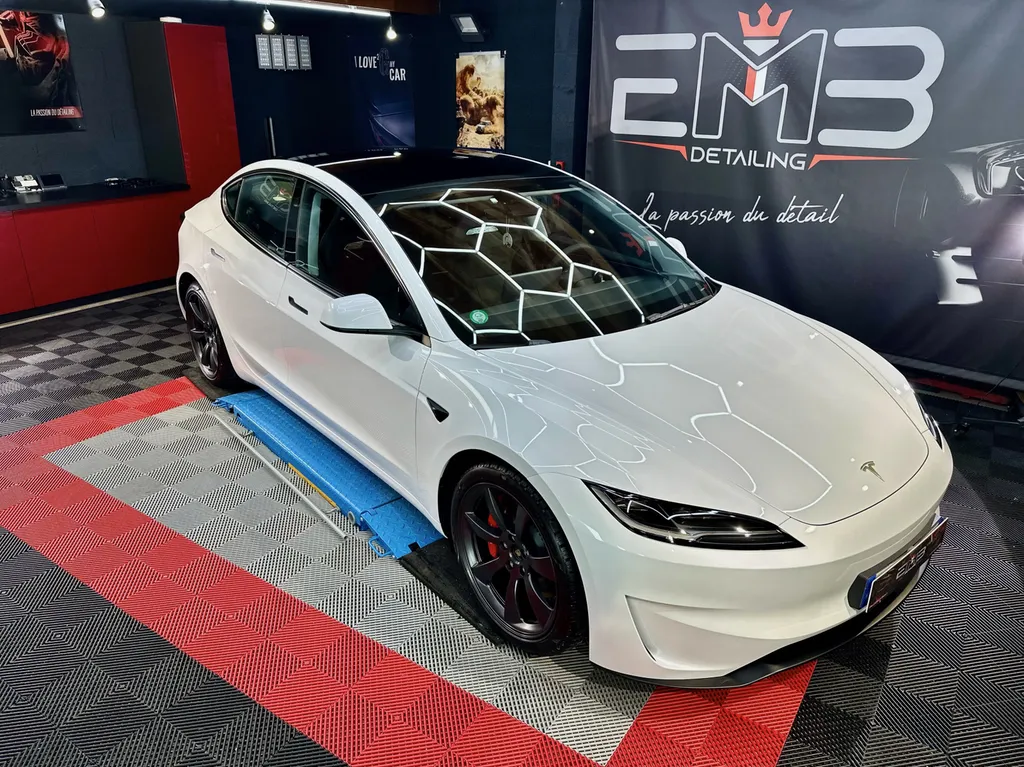 spécialiste du DETAILING sur Lyon Traitement céramique Tesla model 3 