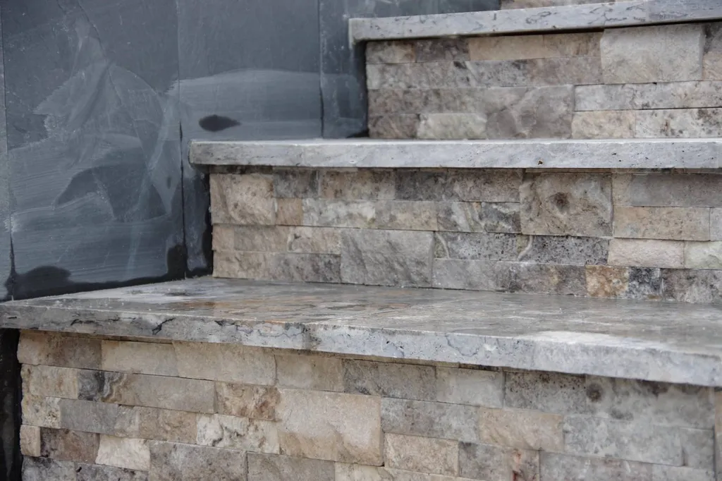 Ou trouver du parement mural en travertin gris sur Bordeaux rive droite ?