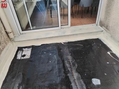 Rénovation d'une étanchéité de terrasse isolée avec dalle sur plots au dernier étage d'un appartement sur Marseille