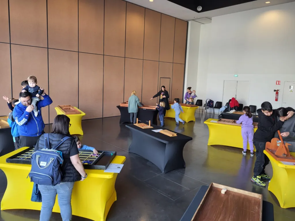 Cool Events, une autre vision de l'événement : circuits de voitures miniatures, jeux en bois, décors thématiques et créations  de jeux originaux sortis de nos ateliers en PACA