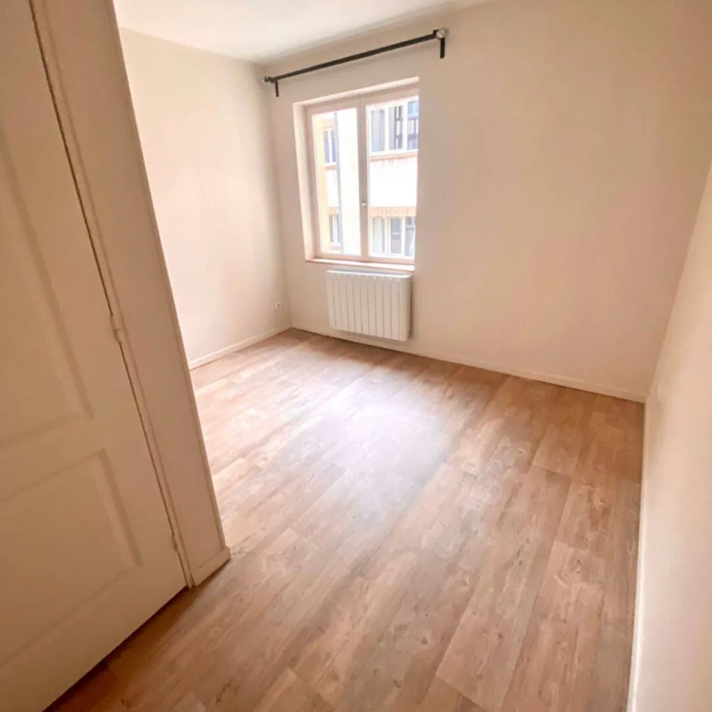 Situé au 64 rue Eau de Robec à Rouen