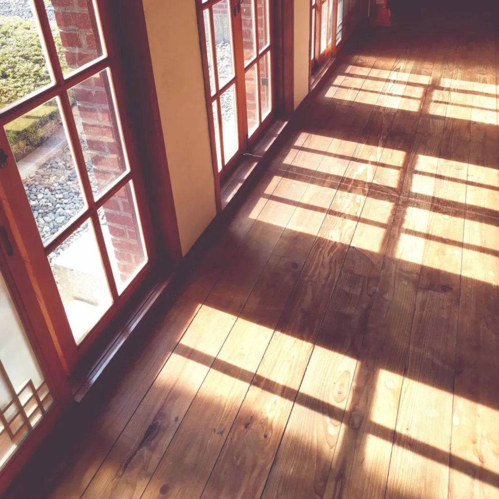 Pourquoi choisir un parquet vieilli pour un intérieur authentique et chaleureux dans les Bouches-du-Rhône ?