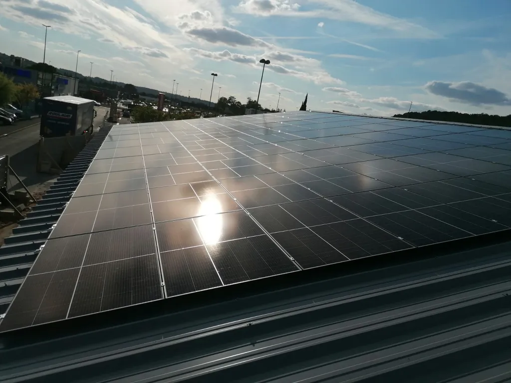 Réalisation terminée d’une installation photovoltaïque de 36 kWc pour une grande entreprise de jardinage située à Trélissac, commune de Périgueux, en Aquitaine.