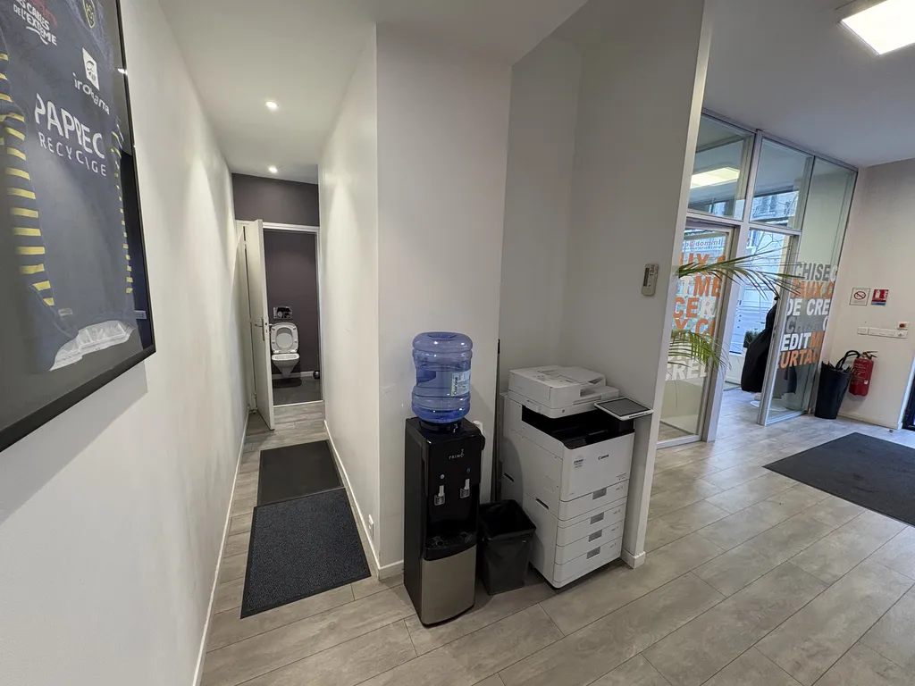 Location - Boutique 100 m², Sevres Babylone, Boulevard Raspail 75006 PARIS