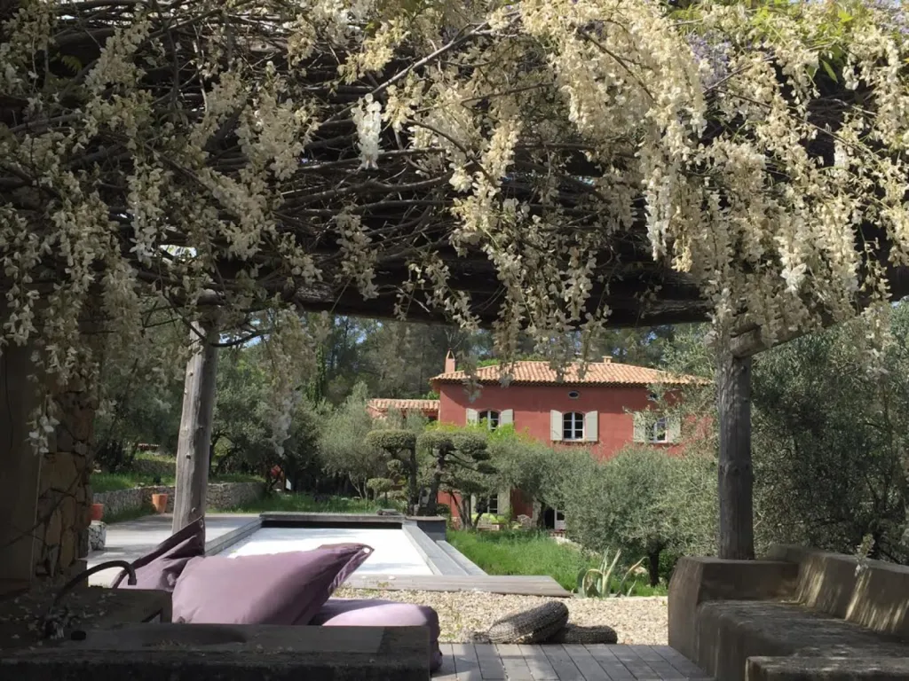 Façade d'une maison en enduit minéral 000 à BELGENTIER