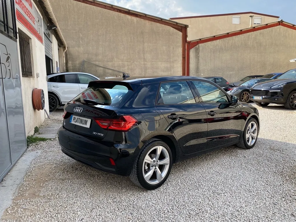 Réparation d’une Audi A1 sur Carnoux après impact sur l’aile avant gauche avec franchise offerte selon assurance