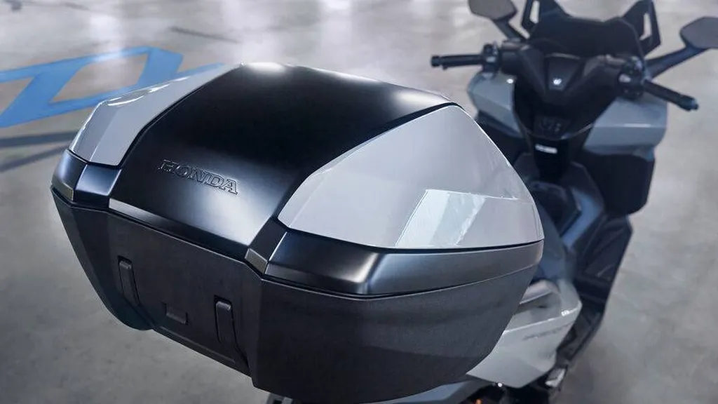 SCOOTER HONDA 125 NEF SIX-FOURS