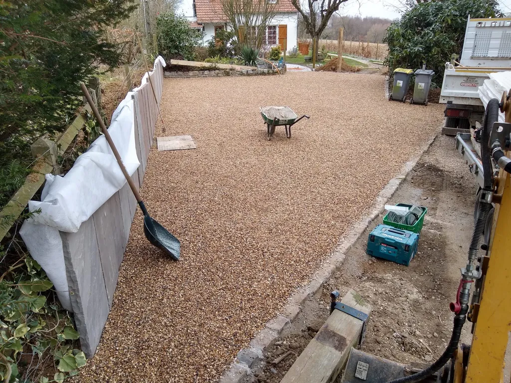 Création minérale complète au Havre (76600) : allée, parking, clôture et murs de soutènement