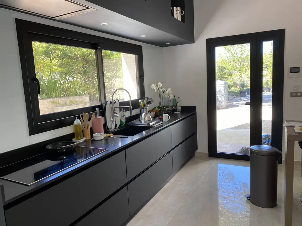 Baie coulissante et porte fenêtre ALU à Aix-en-Provence