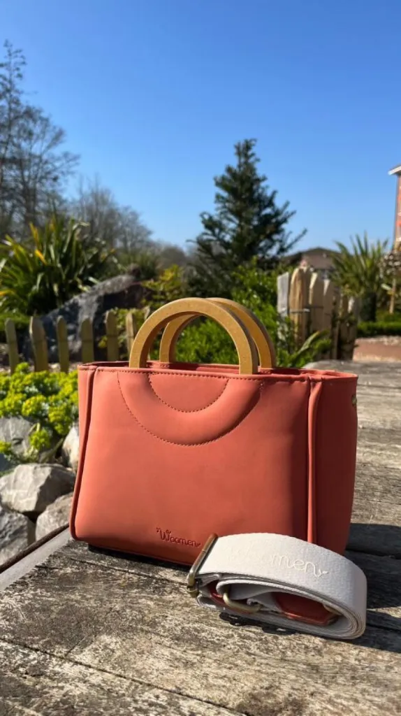 Sac Woomen vegan poignées bois disponible chez Evasion à Eu