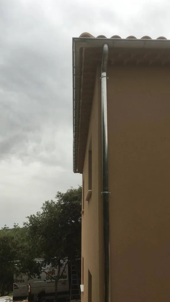 Toiture et zinguerie à Avignon intervention pour promoteurs architectes ou particuliers sur bâtiment neuf ou en rénovation