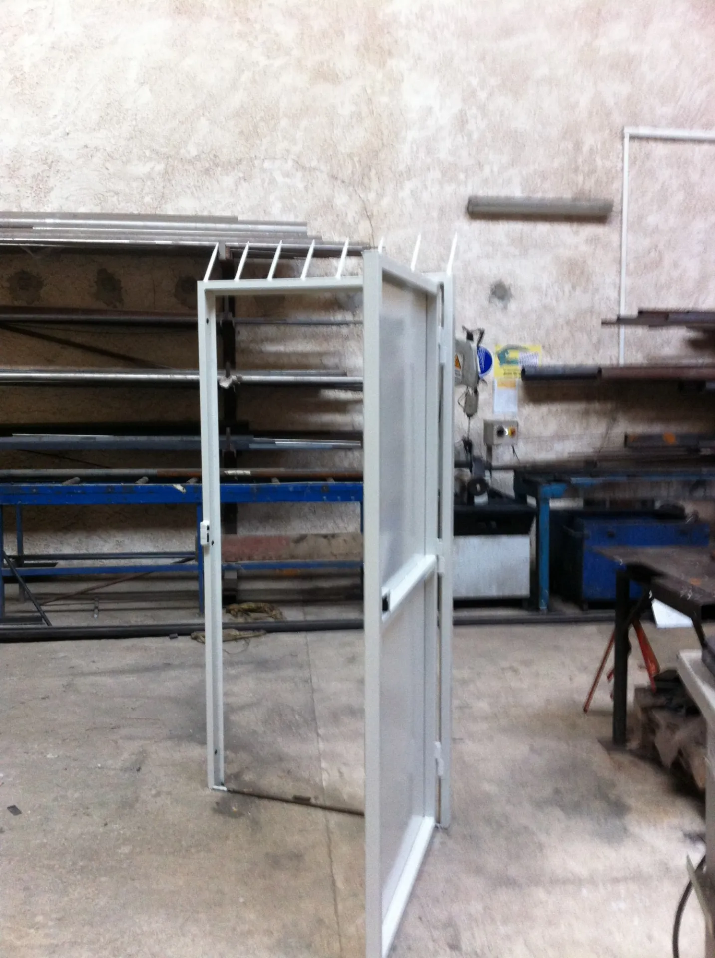 PORTE METALLIQUE AVEC CADRE MARTIGUES